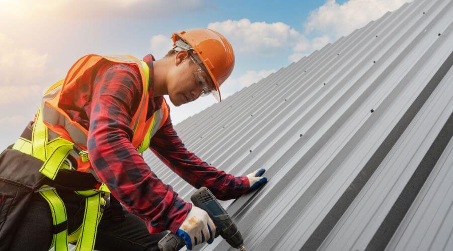 Professional gutter cleaning in Southgate, MI